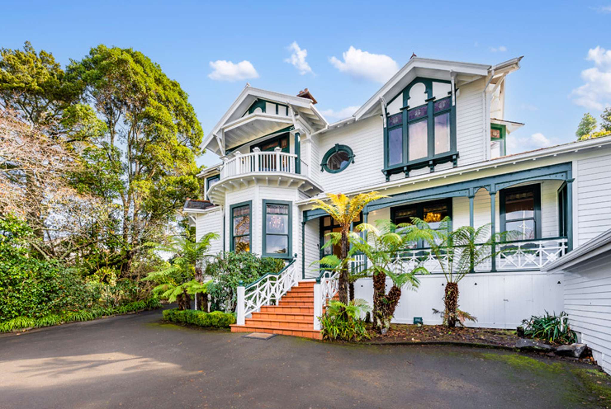 Remuera mansion owned by one of NZ’s richest landlords sells to local family