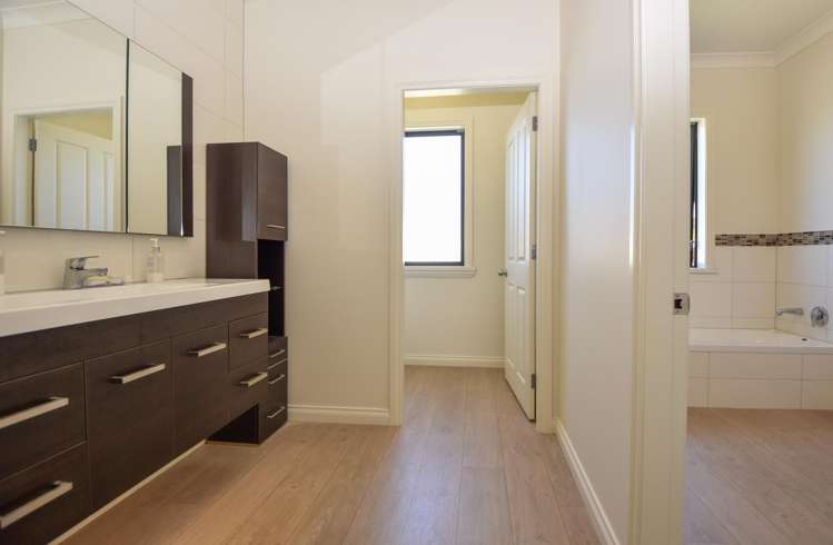 39 Armstrong Avenue Carterton_21