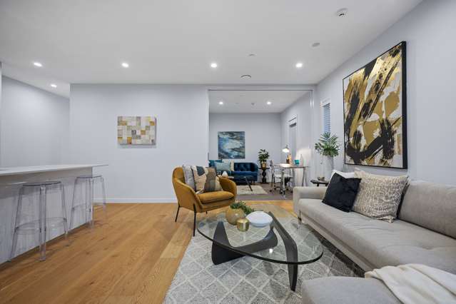 Stylish Lock Up & Leave in the Heart of Takapuna