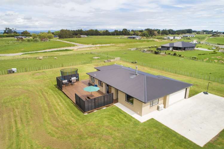 64 View Road Halcombe_24