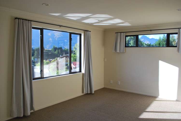 7 Lochy Road Fernhill/Sunshine Bay_10