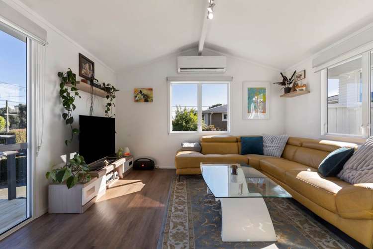 2/15 Adriatic Avenue_4