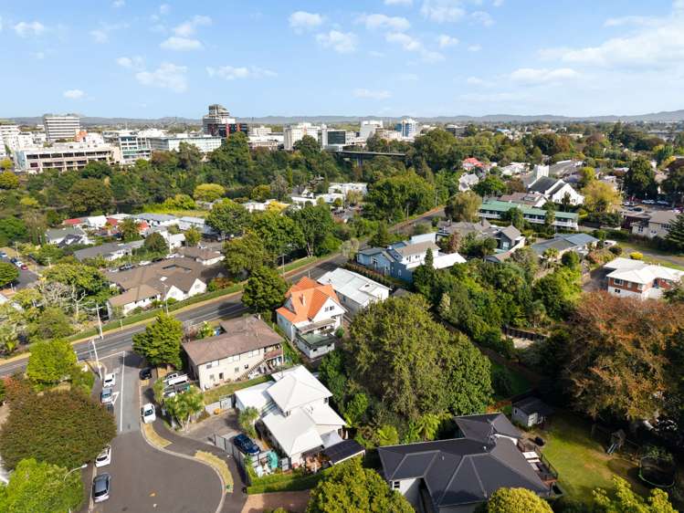 128 River Road Hamilton East_26