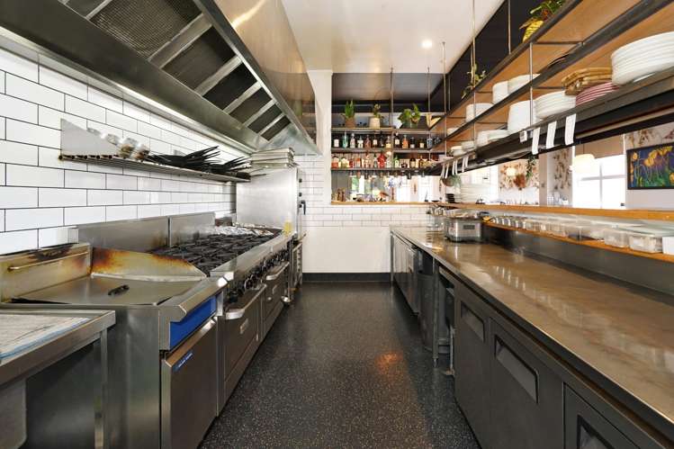 14 Anzac Parade Hamilton Central_13