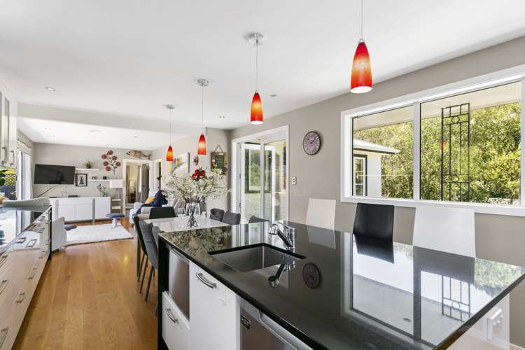 54 Collins Avenue Tawa_6