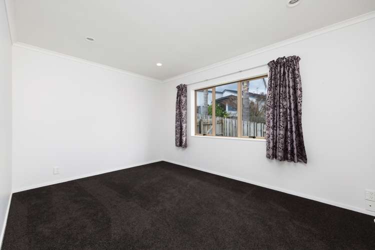 82 Rivervale Grove Stanmore Bay_21