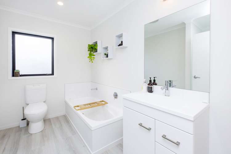 51 Percy Kinsman Crescent Riverstone Terraces_15