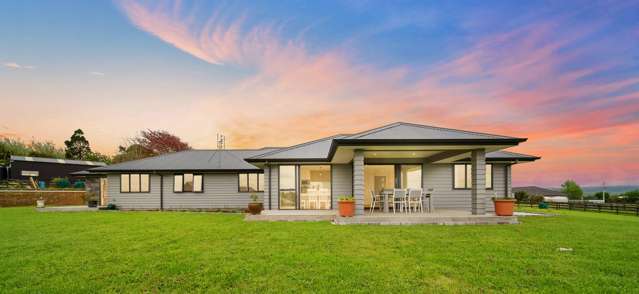 LUXURIOUS LIVING IN STUNNING SURROUNDINGS