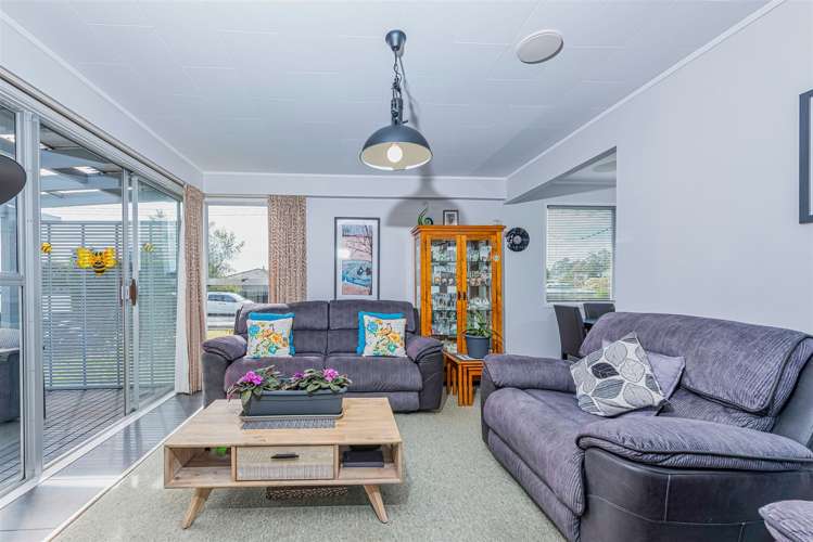 214 Glengarry Road Glen Eden_11