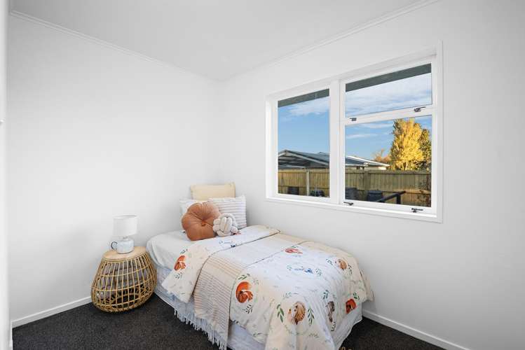 15 Denniston Crescent Redwood_11