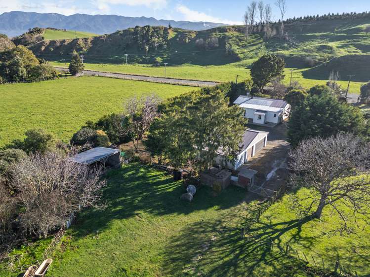 2989 Lake Ferry Road Pirinoa_5