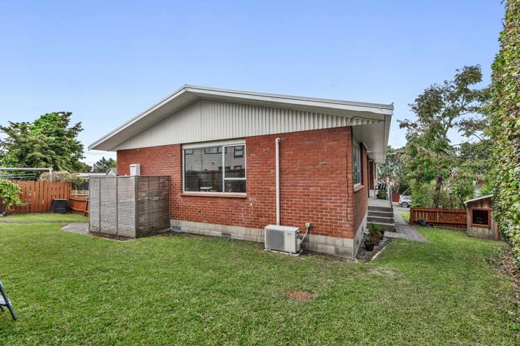 2/4 Illana Place Ranui_15