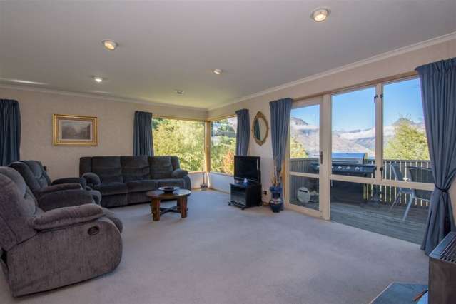 2/2 Dart Place Fernhill/Sunshine Bay_1