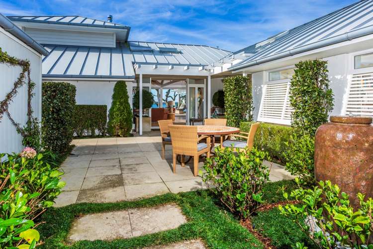 24 Hamana Street Narrow Neck_24