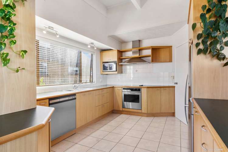 219 Royal Road Massey_10