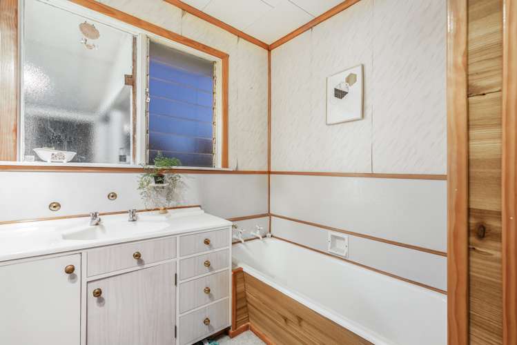 49 Sylvan Crescent Te Atatu South_12