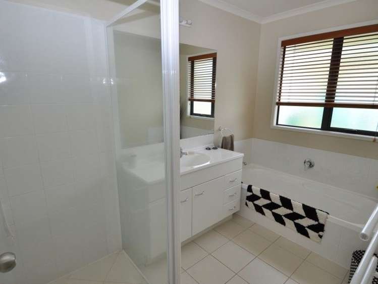 6 Crown Reef Pauanui_17