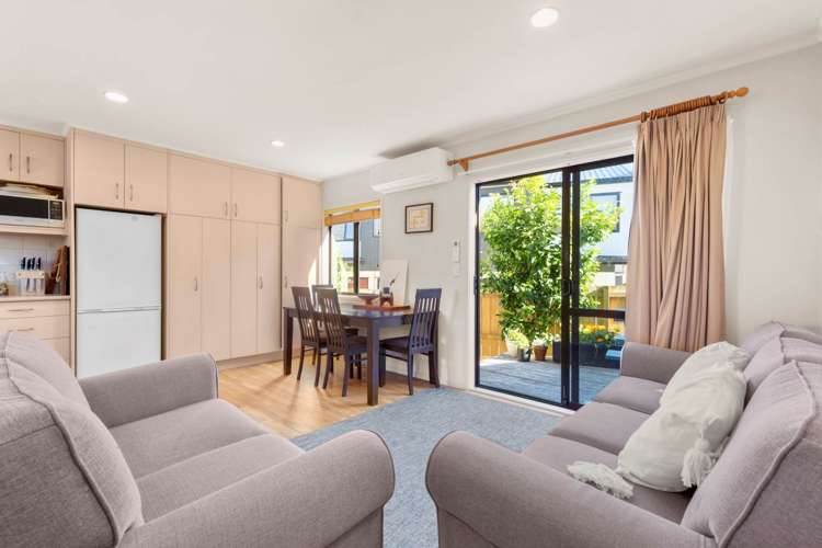 6 Orinda Close Botany Downs_7