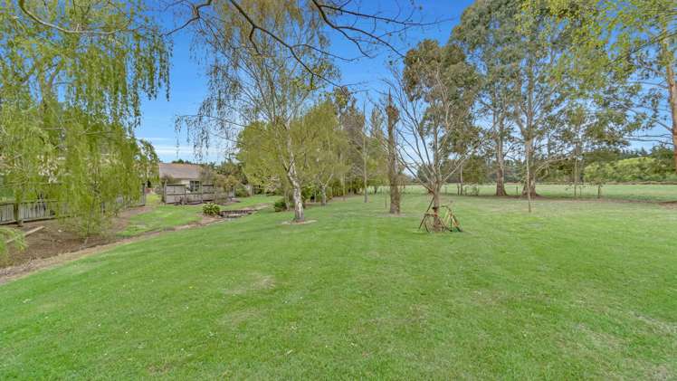 24 Newcombes Road Amberley_24