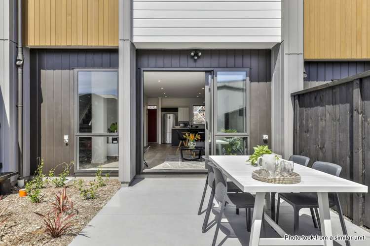 25E Henry Taylor Rise Milldale_24