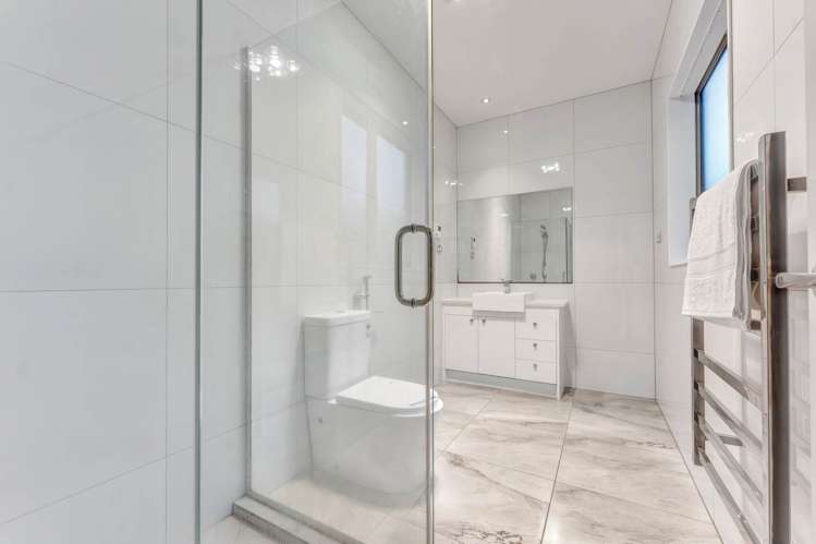 10 Fong Road Flat Bush_22