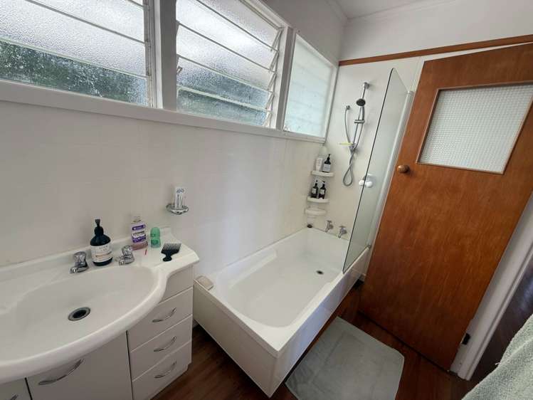 8 Highland Avenue Titirangi_12