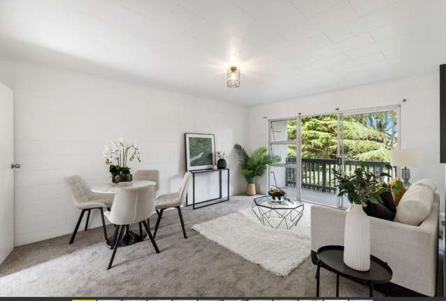 2BR Apt with Balcony!