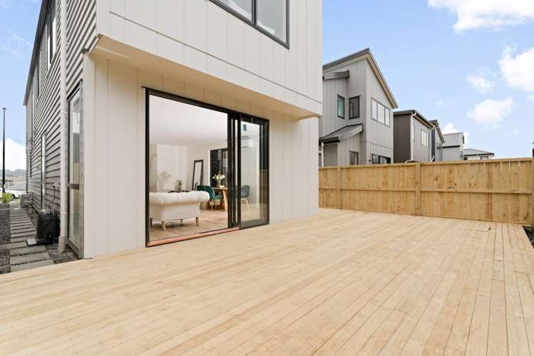 21 Bronzewater Drive Silverdale_17