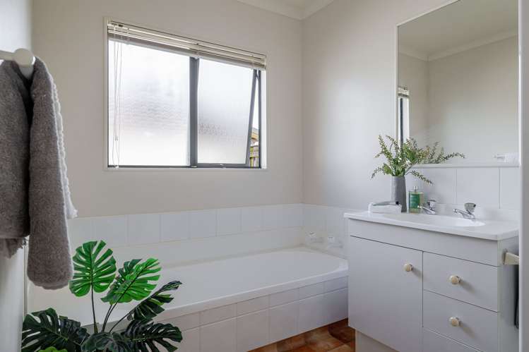 105 Summerhill Drive Fitzherbert_23