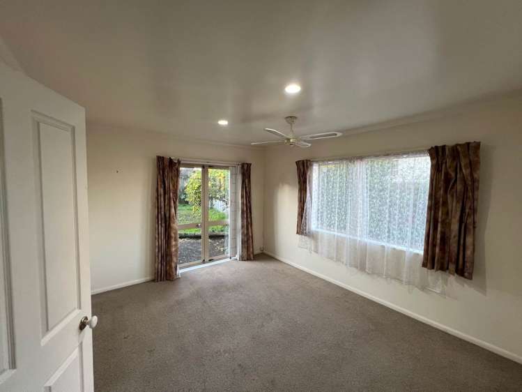 17a Tirimoana Road Te Atatu South_8