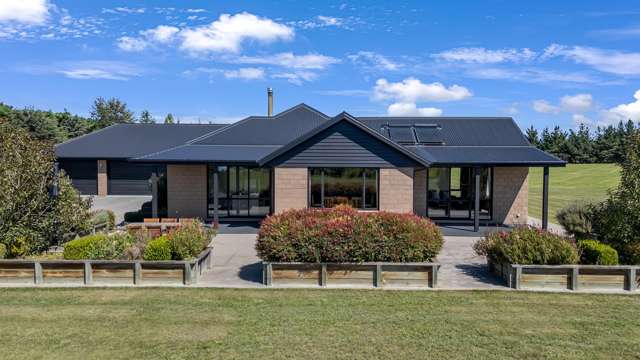 An exceptional lifestyle property that has it all!