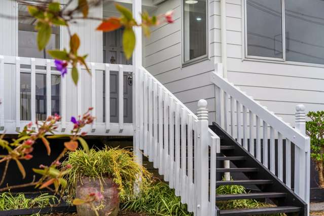 Modern Living, Big Section, and Space for the Whole Family