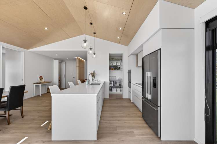 22 Eric Crozier Road_5