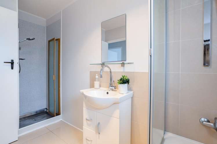 2/127 White Swan Road Mount Roskill_8