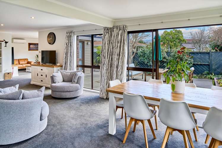 23 Mcenroe Grove Naenae_5