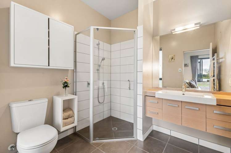 8 Brechin Place Wattle Downs_17