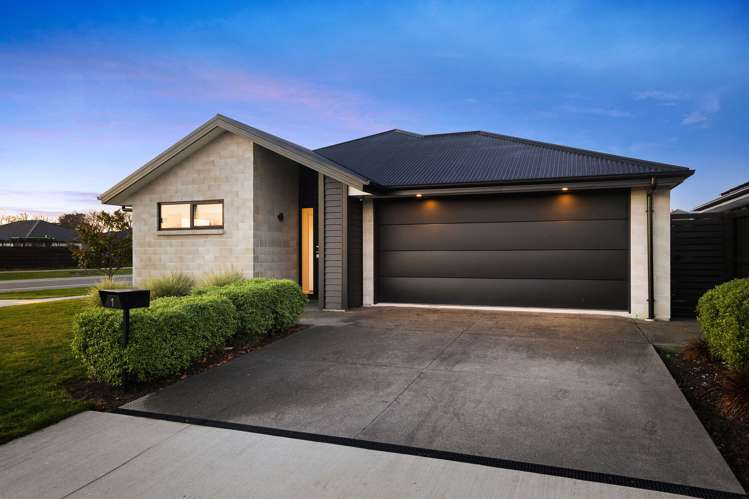 1 Woodford Avenue_0