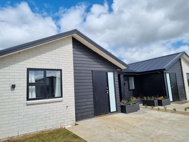 Modern Three Bedroom Home, Handy Hospital Location