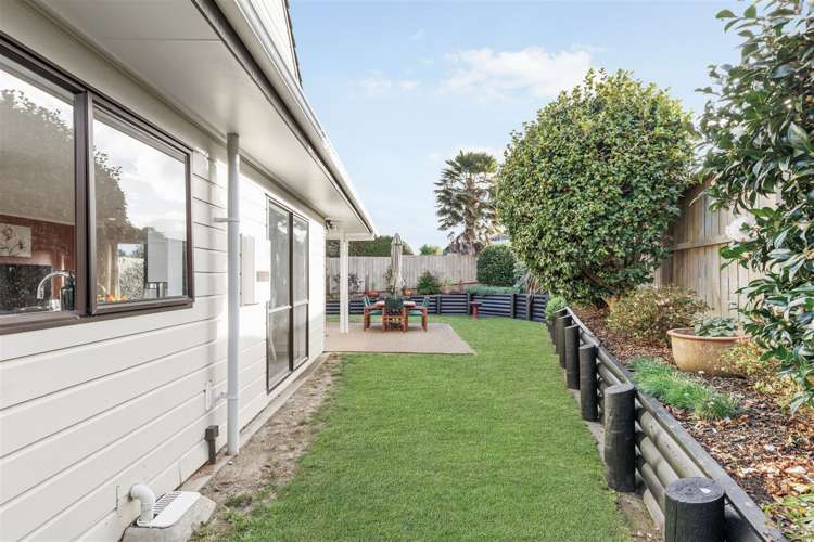 2/6 Pinewood Grove Botany Downs_16