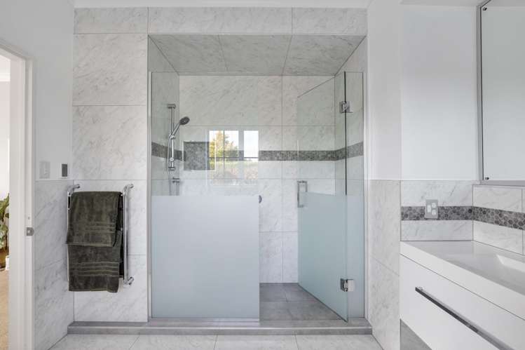 49B Cowley Drive Leamington_10