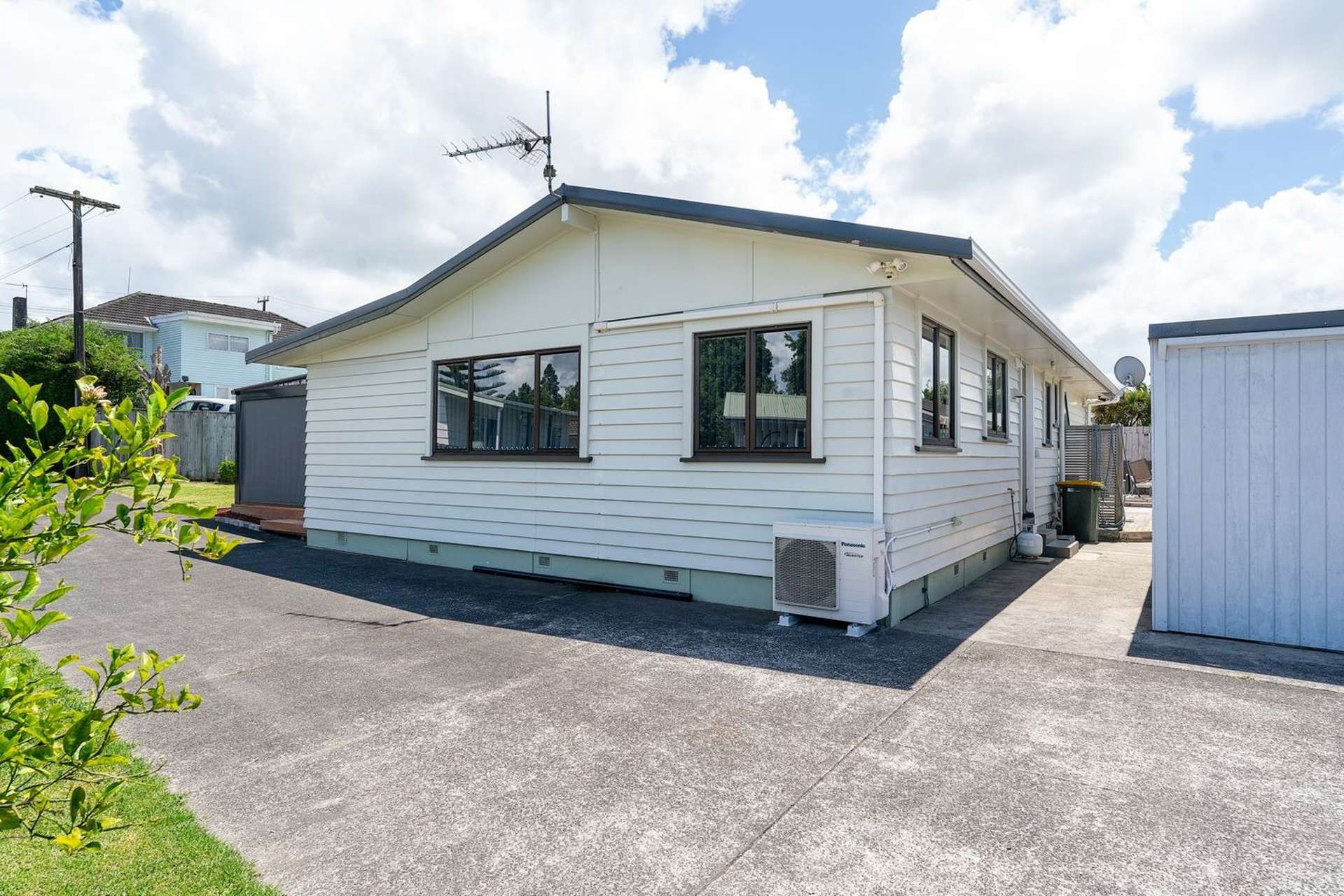 92 Harrington Road Henderson Waitakere City Houses for Rent One