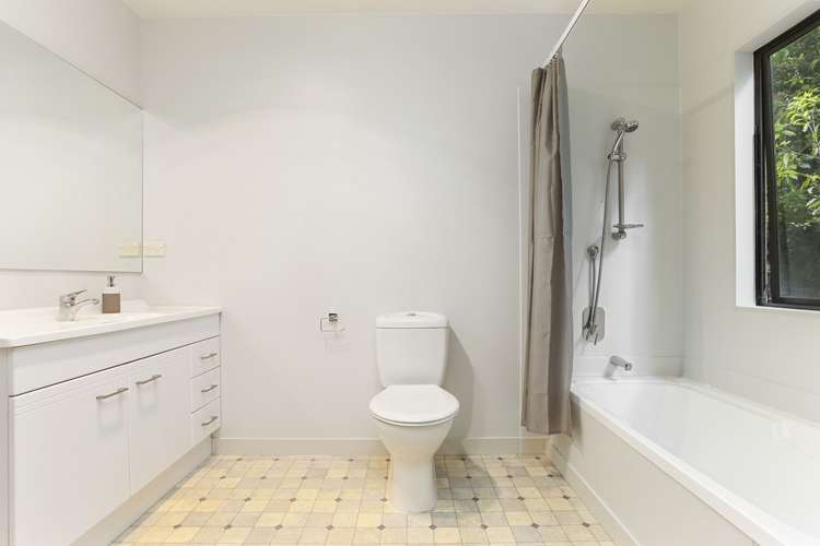 19 Opanuku Road Henderson Valley_11