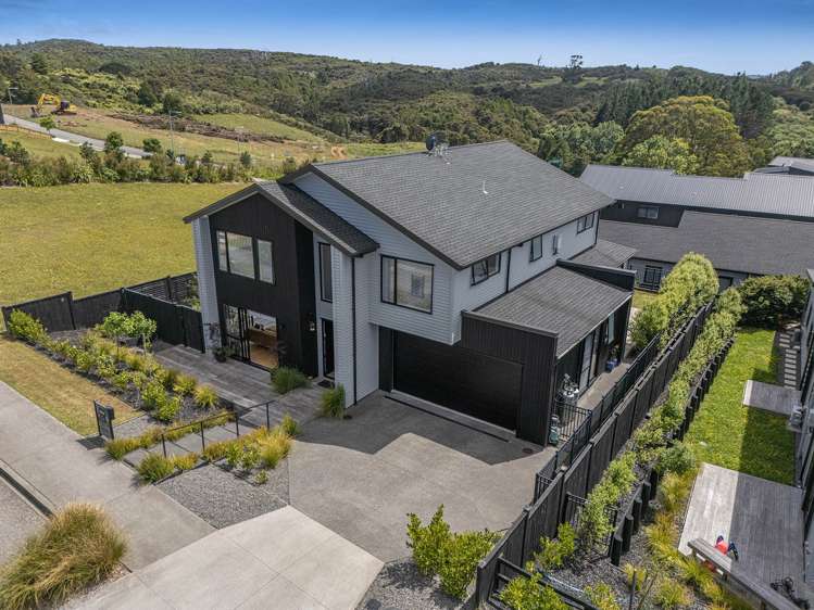 8 Kikorangi Drive Wainui_22