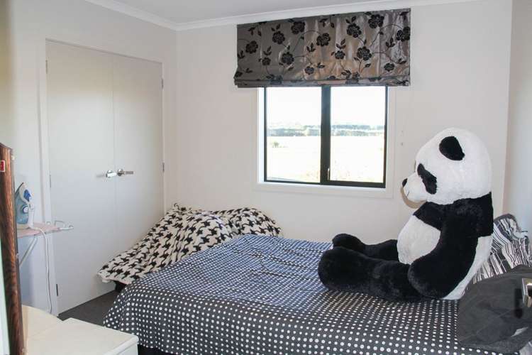 228e Roslyn Road Roslyn Bush_12