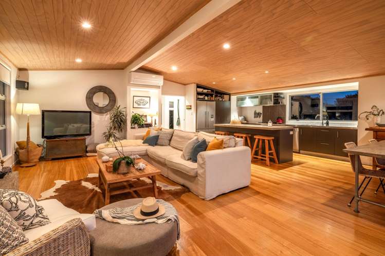 72 The Esplanade Oneroa_15