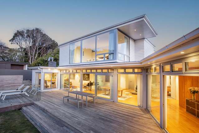 BUSH, POOL, TENNIS - THE ULTIMATE KARORI LIFESTYLE