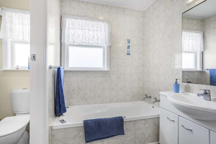 44 Russell Road Wainuiomata_13