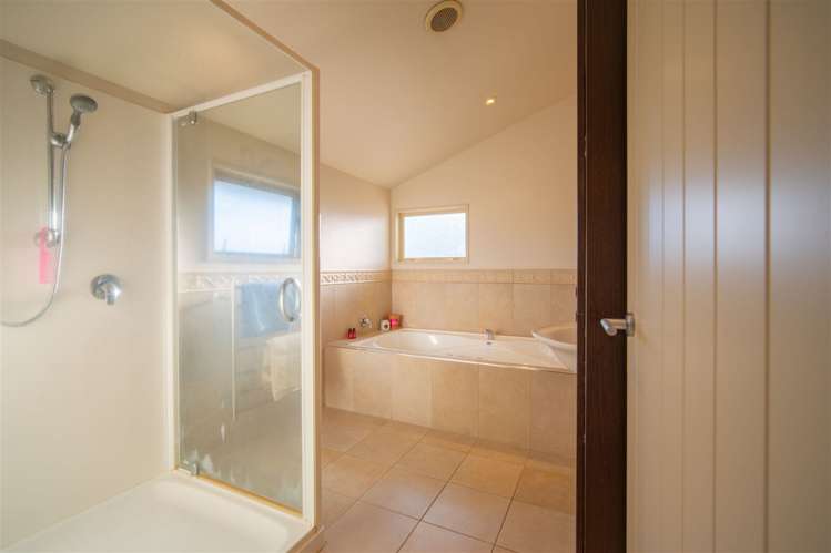 6 Benmore Gard Harewood_16