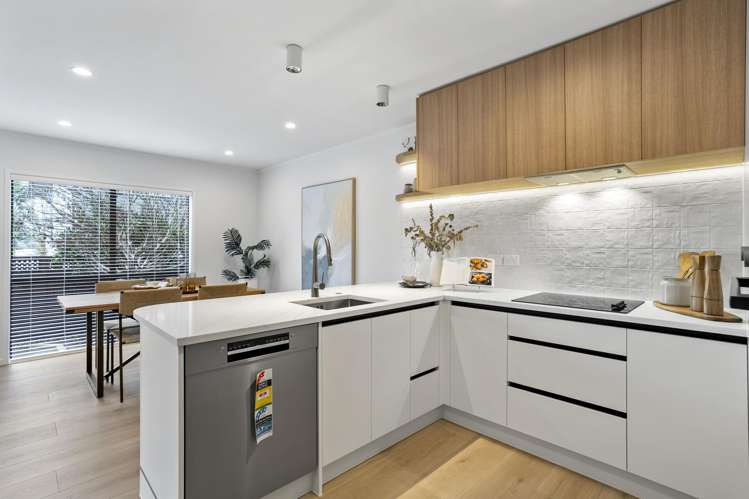 4/32A Tawera Road_5