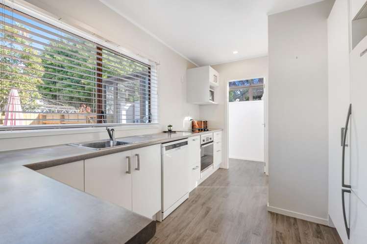 1/21 Ayton Drive Totara Vale_8